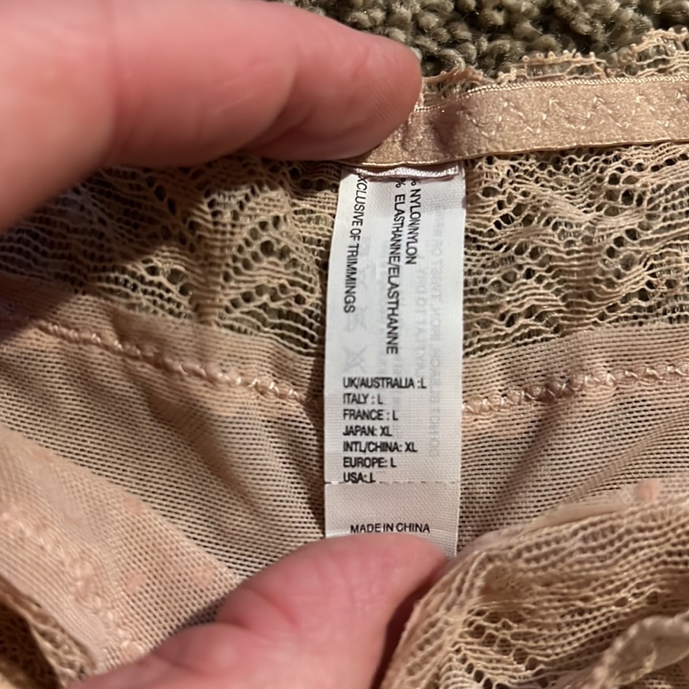 Adore Me bra and Panty set - Picture 5 of 9